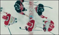 Des joueurs de hockey sur la glace