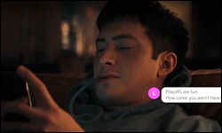 Shane (Jane) lit un message d'Ilya (Lily)