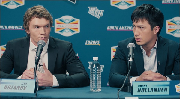 Ilya Rozanov et Shane Hollander en conf&eacute;rence de presse dans Heated Rivalry
